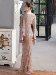 Vestido de noche elegante con alas de ángel