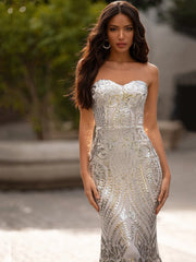 Abendkleid mit schmalem Oberteil