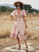 Rosa langes Kleid für die Heimreise