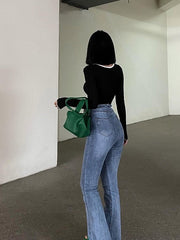 Camiseta de manga larga ajustada con cuello cuadrado y contraste