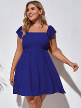 Temperamentkleid mit One-Word-Ausschnitt und kurzen Ärmeln