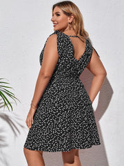 Vestido plisado con escote en V y cintura