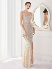 Vestido de noche con cola de pez y lentejuelas