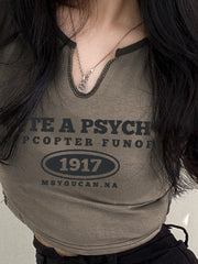 Camiseta de cintura alta con contraste de letras y colores