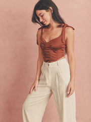 Vestido de satén sexy con tirantes finos, escote cuadrado, escote en V profundo, espalda descubierta y tirantes finos