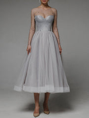 Vestido tubo con perla y vuelo