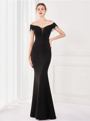 Schmales, schulterfreies, langes Abendkleid