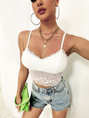 Kurzes Slim Fit-Camisole mit Spitzeneinsatz