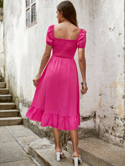 Farbiges Slip-Kleid mit Puffärmeln