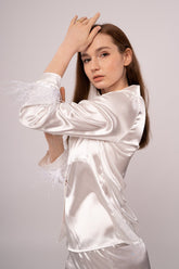 Ballari Pyjama-Set mit Federbesatz, Weiß