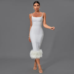 Vestido midi blanco de tirantes con plumas