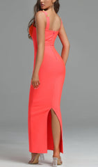 Vestido maxi sin mangas con tiras y tachuelas metálicas