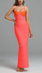 Vestido maxi sin mangas con tiras y tachuelas metálicas