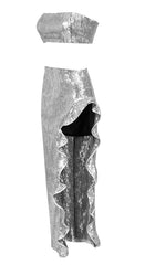 Traje de dos piezas bandeau con lentejuelas en color plateado