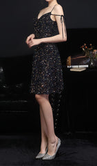 Vestido midi con lentejuelas y escote pronunciado