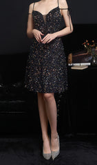 Vestido midi con lentejuelas y escote pronunciado