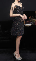 Vestido midi con lentejuelas y escote pronunciado