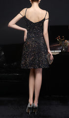 Vestido midi con lentejuelas y escote pronunciado