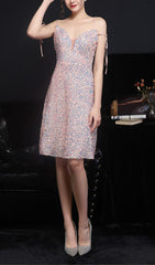 Vestido midi con lentejuelas y escote pronunciado