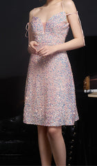 Vestido midi con lentejuelas y escote pronunciado