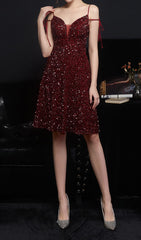 Vestido midi con lentejuelas y escote pronunciado