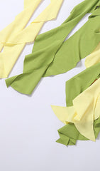 Zweiteiliges Kleid mit unregelmäßiger Quaste in Moosgrün