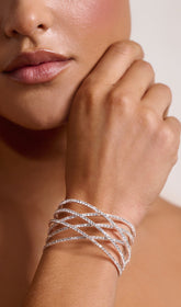 Brazalete de plata con diamantes en capas rojas