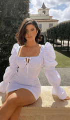 Weißes Korsettkleid mit Puffärmeln