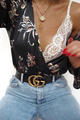 Oberteil mit tiefem V-Ausschnitt und ausgestellten Ärmeln