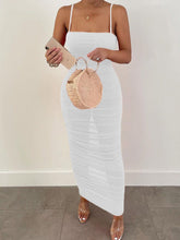 Vestido plisado con cuello halter transparente de malla de color sólido