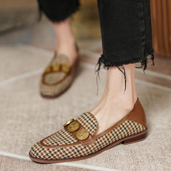 Mocasines a cuadros con insignia de promesa