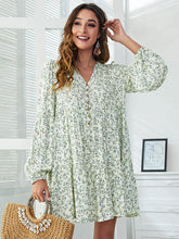 Vestido holgado informal con escote en V y estampado floral