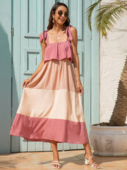 Vestido largo con tirantes y costuras en contraste de color