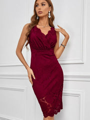 Vestido de encaje con cuello en V