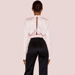 Conjunto ajustado con cuello alto y manga larga con aberturas