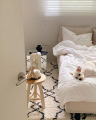 Juego de cama de colores mixtos: beige y blanco