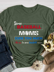 Lustiges T-Shirt mit „Some Baseball Moms Cuss Too Much“-Aufdruck, kurzärmelig