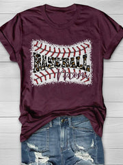 Kurzärmliges T-Shirt mit Leoparden-Baseball-Mom-Print