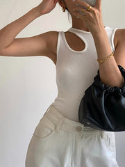 Top ajustado de mujer con cuello redondo irregular, color sólido y forro, largo medio