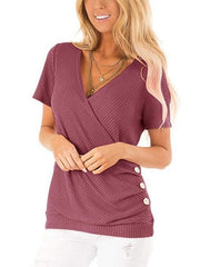 Camiseta de manga corta con cuello en V, tejido cruzado y dobladillo abotonado