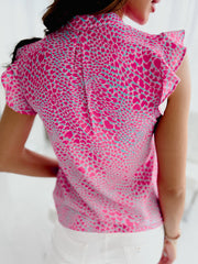 Blusa con cuello en V y volantes