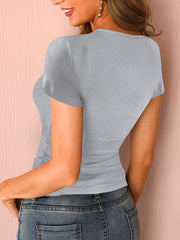 Camiseta lisa con cuello en U y manga corta ajustada