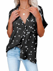 Camisa de manga corta con cuello en V y botones con estampado de estrellas