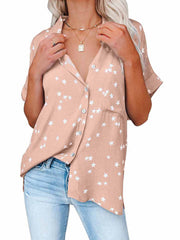Camisa de manga corta con cuello en V y botones con estampado de estrellas