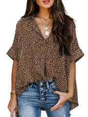 Camisa de manga corta con cuello en V abierto