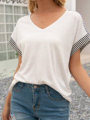 Camiseta holgada de manga corta con cuello en V