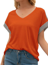 Camiseta holgada de manga corta con cuello en V