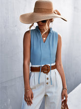 Camiseta informal sin mangas con cuello en V y volantes