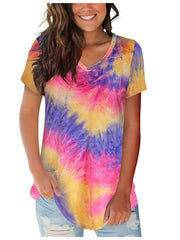 Camiseta urbana informal holgada con cuello en V y estampado tie-dye para mujer