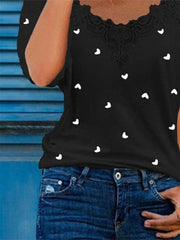 Camisa informal con encaje cosido y hombros descubiertos, blusa de manga corta con estampado de corazón bonito